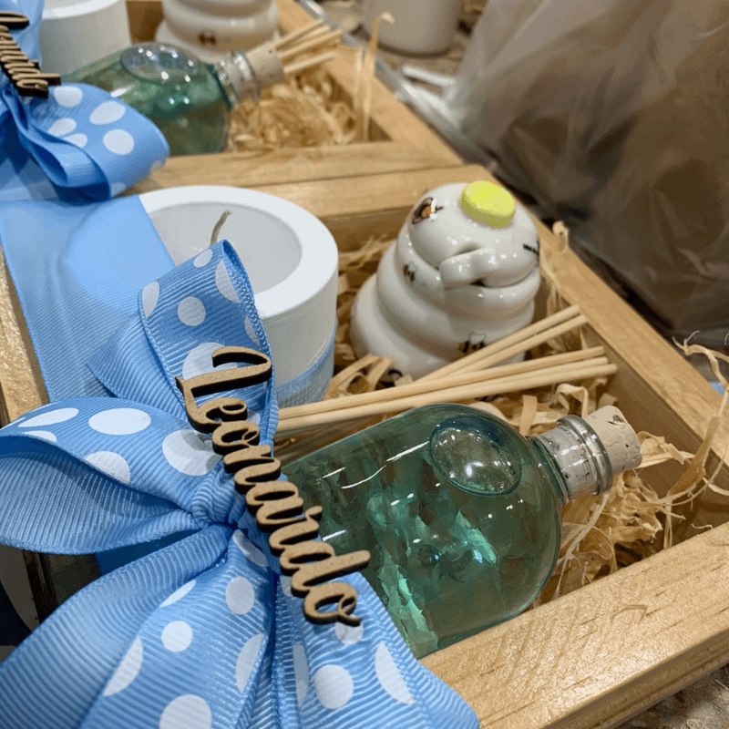 Recuerdos para bautizo con aromatizante, vela y miel Leonardo